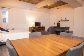 Dining - Loft with bed and sofa bed on rue Gamble Ouest (Le Central) (Rouyn-Noranda)