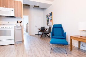 Interior - Suite with closed bedroom on rue Gamble Ouest (Le Central) (Rouyn-Noranda)