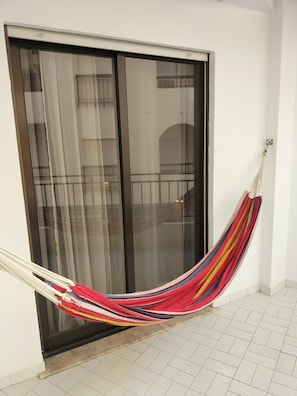 Apartment, Smoking