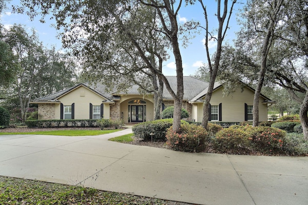 Gorgeous rambler located in prestigious gated country club