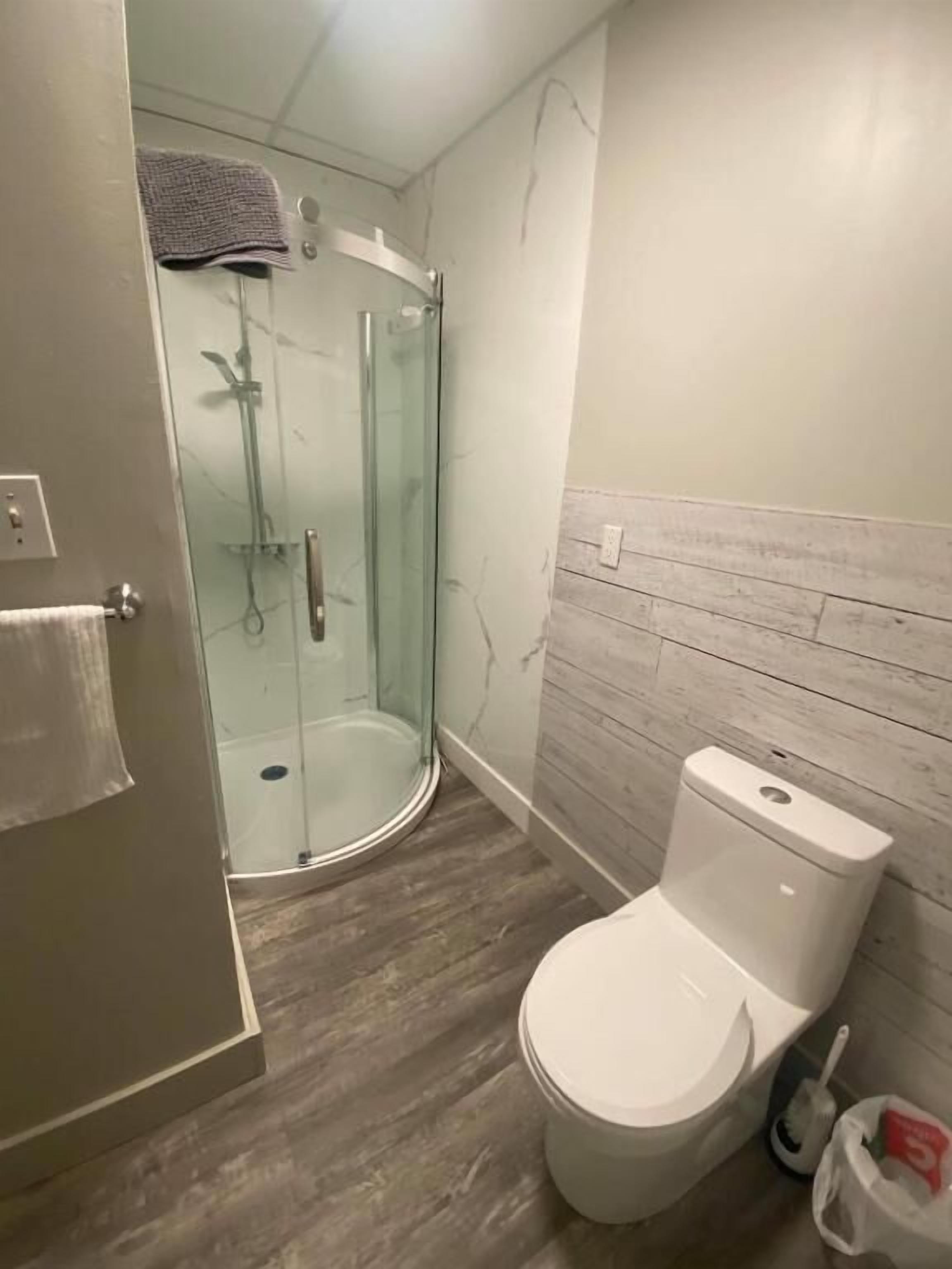 Suite avec chambre fermée (Le Convivial)