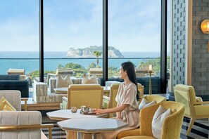 Lobby lounge - JW Marriott Jeju Resort & SPA (Seogwipo)