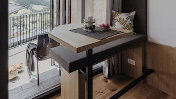 Smart TV 50-inci dengan saluran TV kabel, TV, dan lantai berpemanas