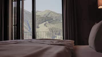 Luxury Penthouse, 4 Bedrooms, Hot Tub, Executive Level (Sauna) | 1 bedroom, hypo-allergenic bedding, in-room safe, laptop workspace