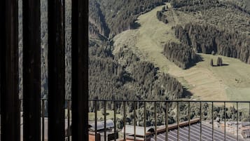 Luxury Penthouse, 4 Bedrooms, Hot Tub, Executive Level (Sauna) | 1 bedroom, hypo-allergenic bedding, in-room safe, laptop workspace