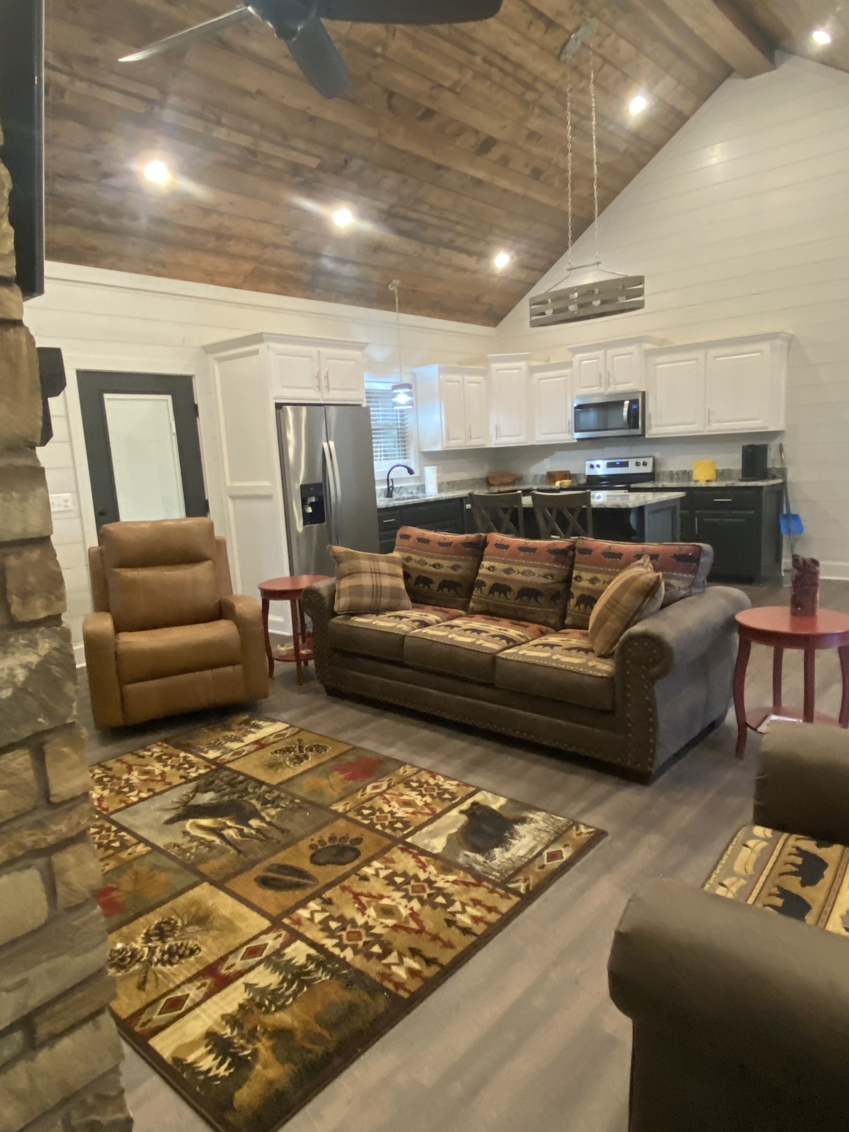 New Listing- Brand New Beautiful Cabin- Hot Tub, outdoor Fireplace and TV