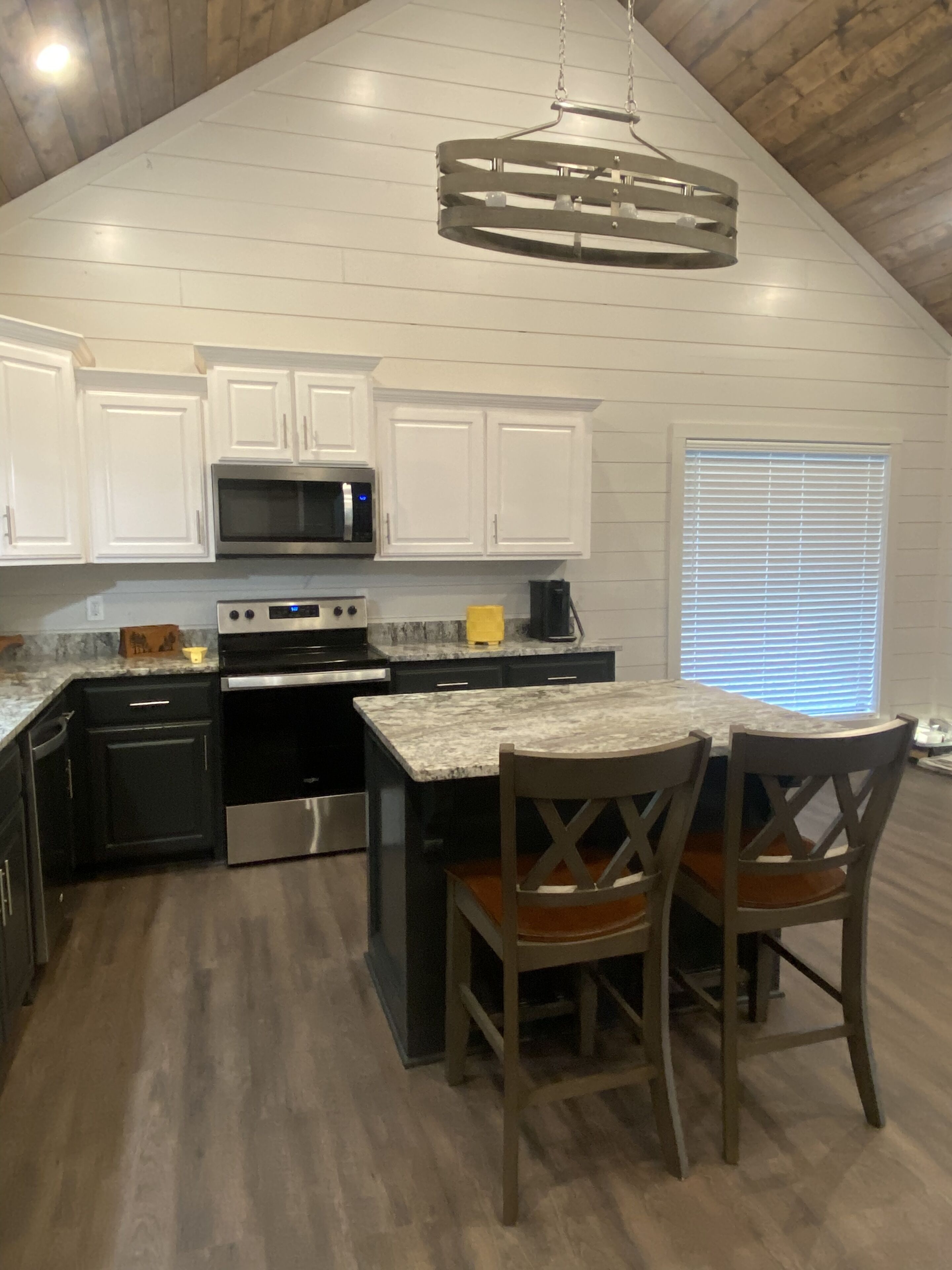 New Listing- Brand New Beautiful Cabin- Hot Tub, outdoor Fireplace and TV