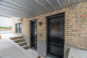 Property grounds - Charming 1 Bed Garden Suite; Steps to Downtown (London)