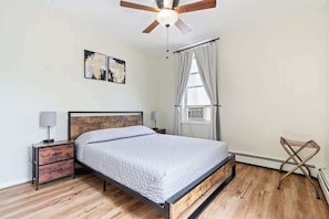 4 bedrooms, desk, iron/ironing board, free WiFi
