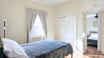 4 soverom, skrivebord, strykejern/-brett og wi-fi (inkludert)