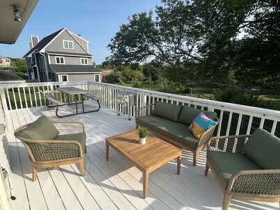 Ocean State Escape - Walk to beach!
