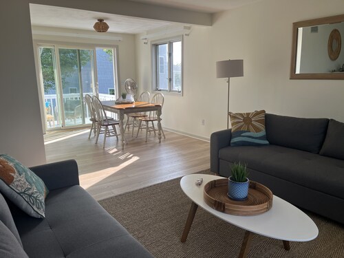 Ocean State Escape - Walk to beach!