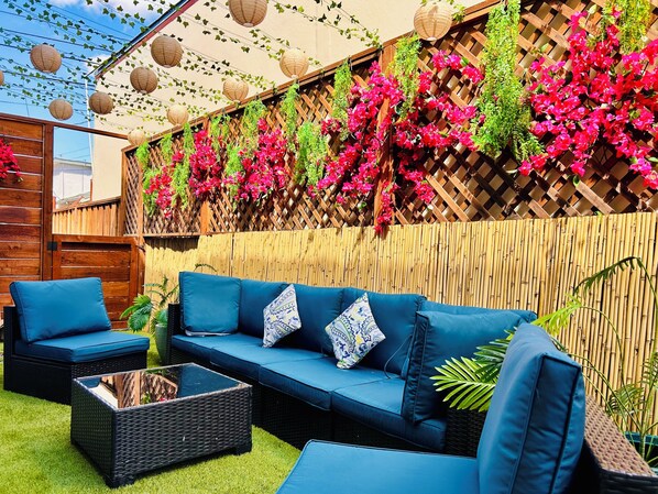 Terrace/patio - 2Bed-2Bath Temescal Retreat near UC-Berkeley with firepit patio & outdoor dining (Oakland)