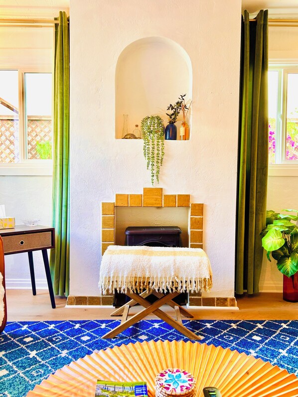 Interior - 2Bed-2Bath Temescal Retreat near UC-Berkeley with firepit patio & outdoor dining (Oakland)