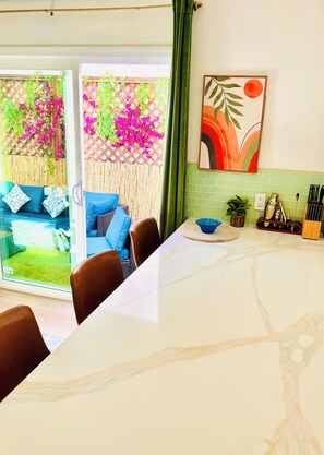 Interior - 2Bed-2Bath Temescal Retreat near UC-Berkeley with firepit patio & outdoor dining (Oakland)