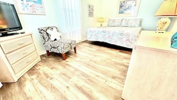 1 soverom, strykejern/-brett, reiseseng for barn og wi-fi