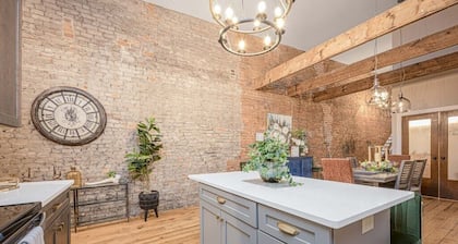 Downtown Galena Luxury Rental Suite 202-Brand new