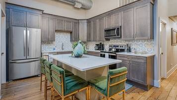 Fridge, microwave, oven, stovetop