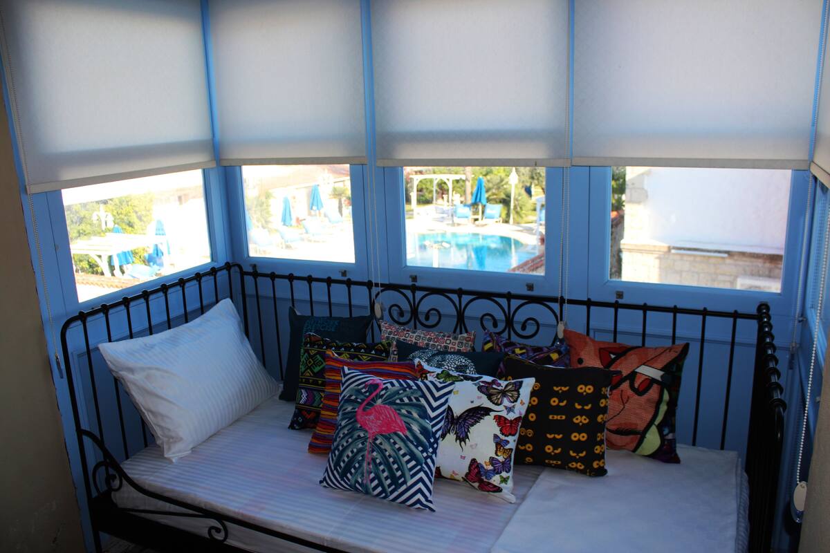 أغطية فراش متميزة وأسرّة سليكت كومفورت وميني بار
