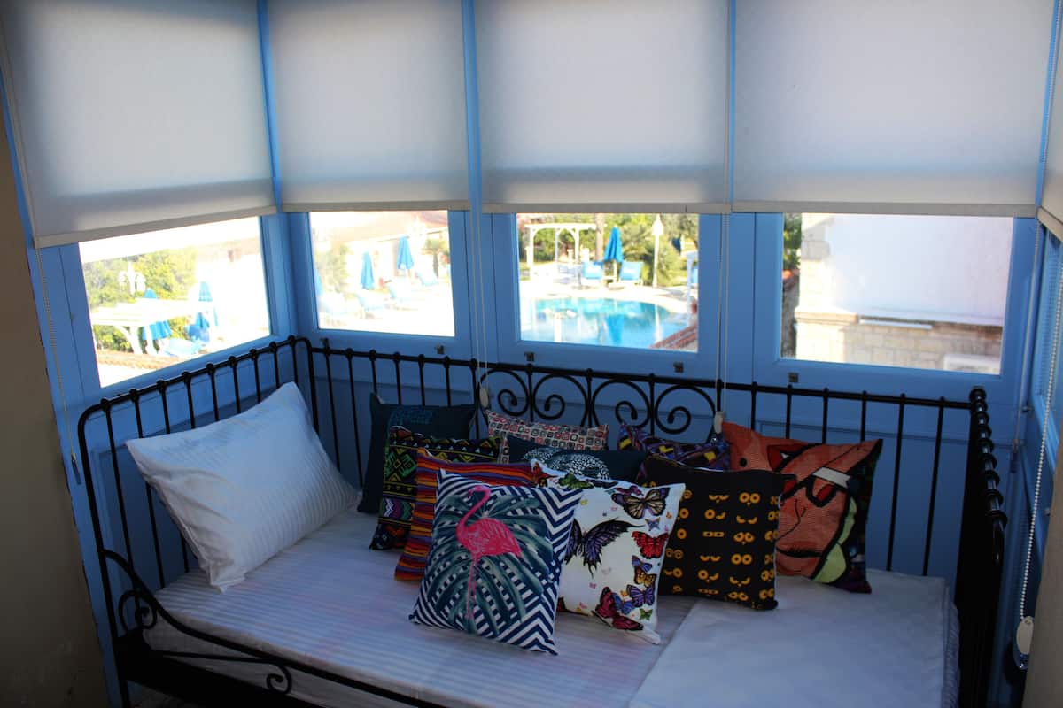 Ropa de cama de alta calidad, colchones Select Comfort y minibar