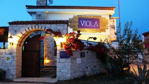 A stone building with a sign that reads "VIOLA HOTEL". - Alaçatı Viola Hotel (Çesme)