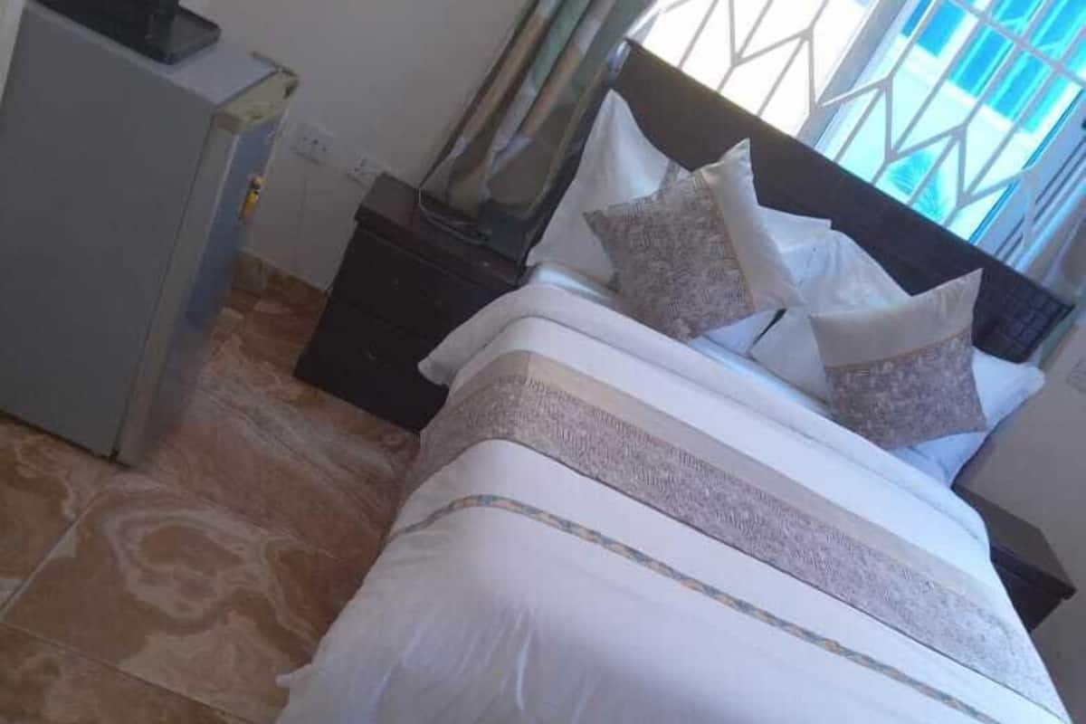 Standard Room, 1 Bedroom, Non Smoking | 1 bedroom, desk, laptop workspace, free WiFi