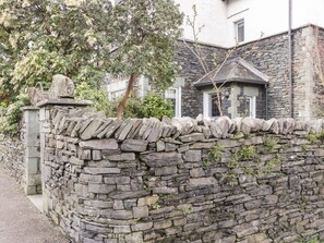 Property grounds - Connie's Cottage (Ambleside)