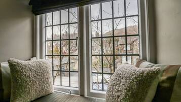 2 bedrooms, individually decorated, individually furnished, free WiFi