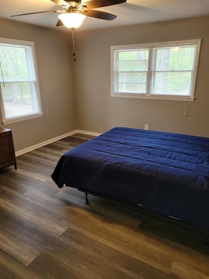 3 bedrooms, free WiFi, bed sheets