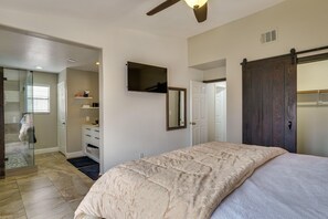 3 bedrooms, WiFi, bed sheets - Las Vegas Vacation Rental w/ Pool - Pet Friendly! (Las Vegas)