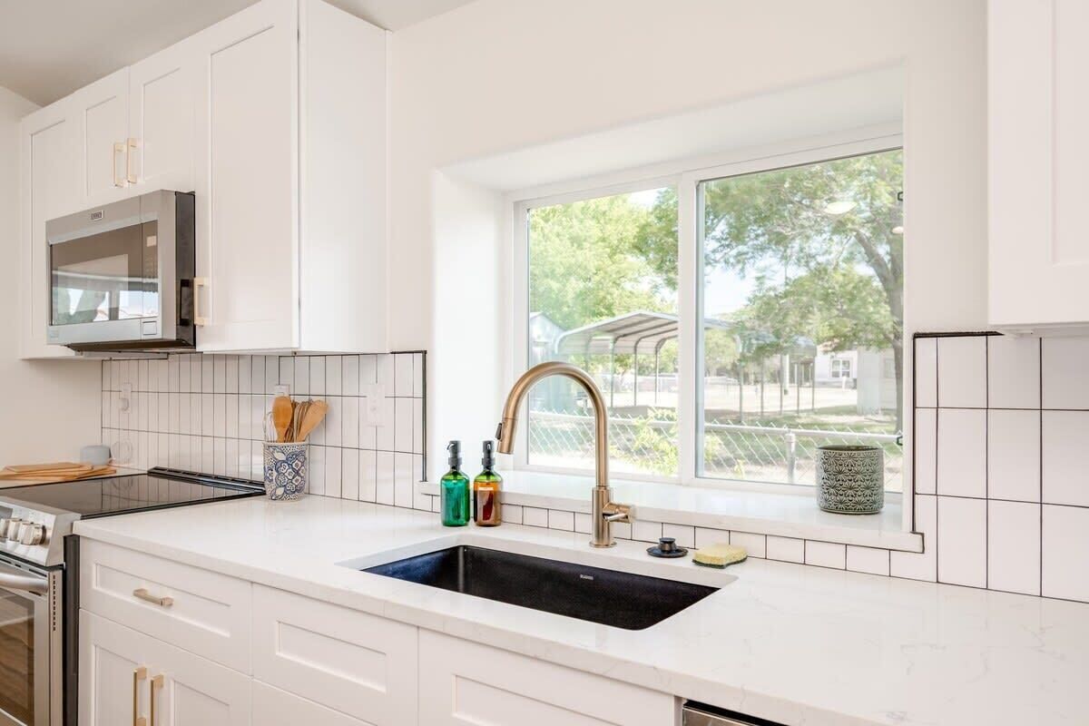 Geladeira, micro-ondas, fogão, cooktop