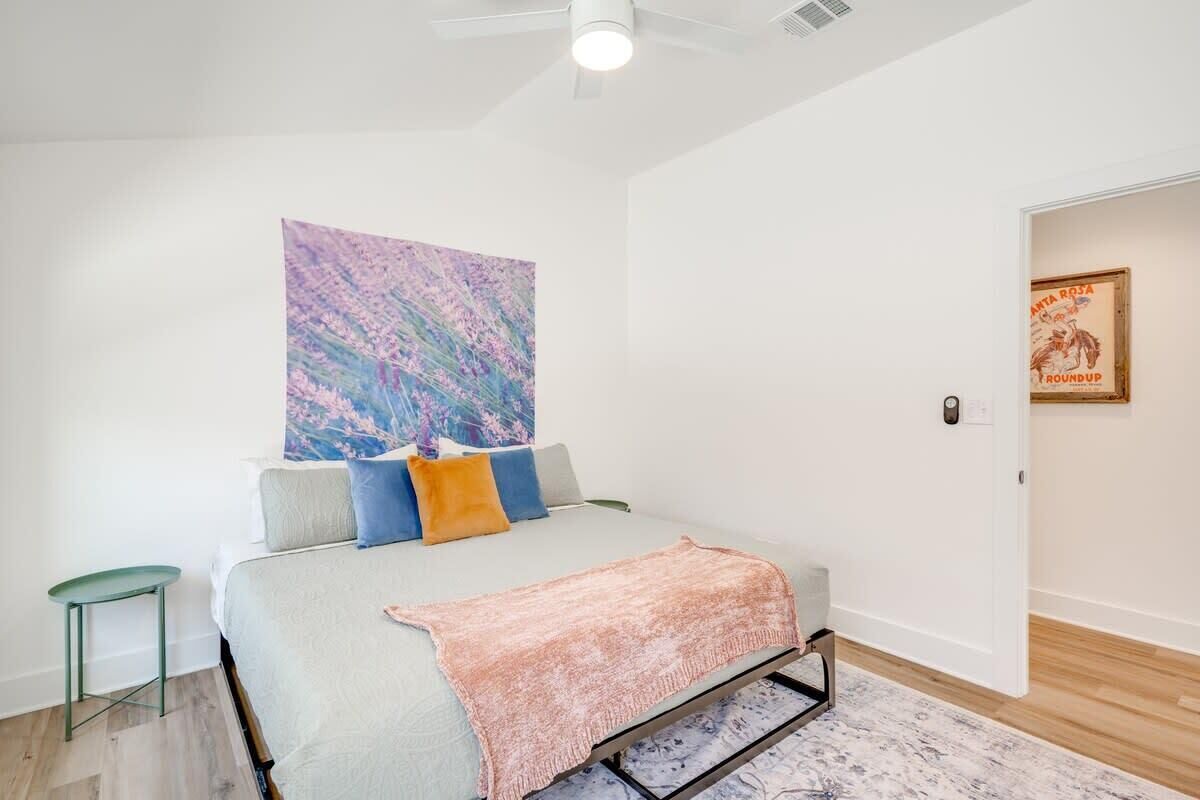 3 bedrooms, desk, iron/ironing board, travel crib