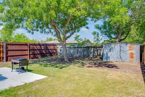 Property grounds - 3/2, Private hot tub, fireplace, firepit (Blanco)