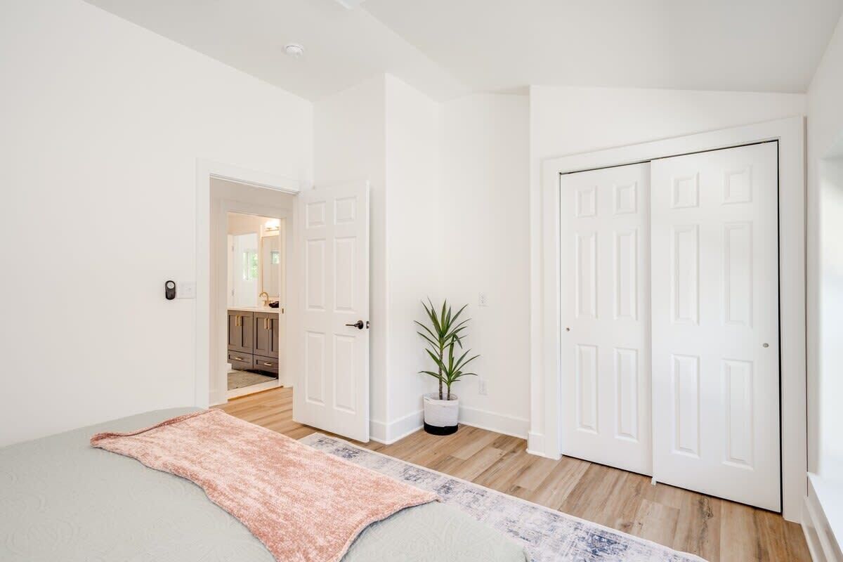 3 bedrooms, desk, iron/ironing board, WiFi