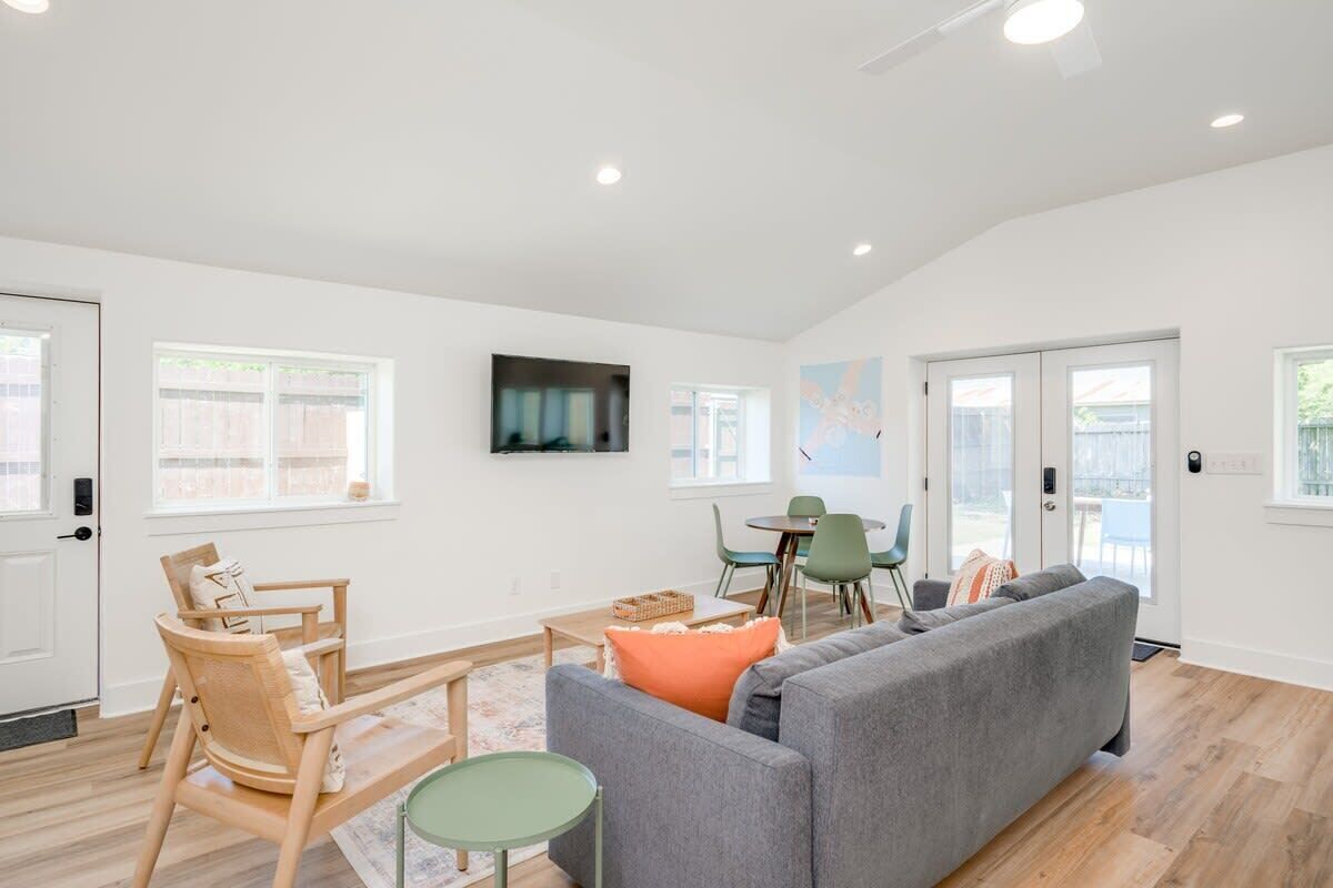 TV, fireplace, offices