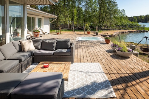 Villa Dynni · Villa Dynni - South Facing - Seafront - Jacuzzi