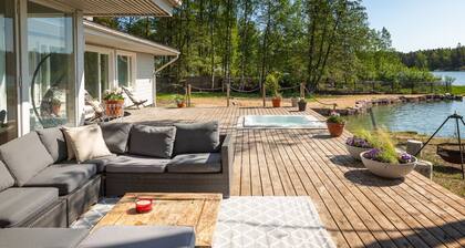 Villa Dynni · Villa Dynni - South Facing - Seafront - Jacuzzi