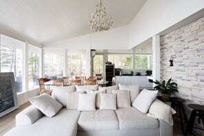 TV, fireplace, Netflix, streaming services