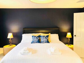 3 bedrooms, desk, blackout curtains, iron/ironing board - Salt Box II, One Block to the Beach (Cape Charles)