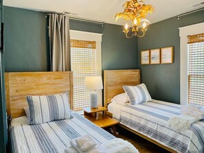 3 habitaciones, escritorio y cortinas blackout