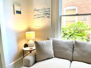 TV, Netflix, Hulu, streaming services