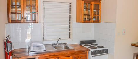 Comfort Apartment | Private kitchen | Mini-fridge, microwave, cookware/dishes/utensils