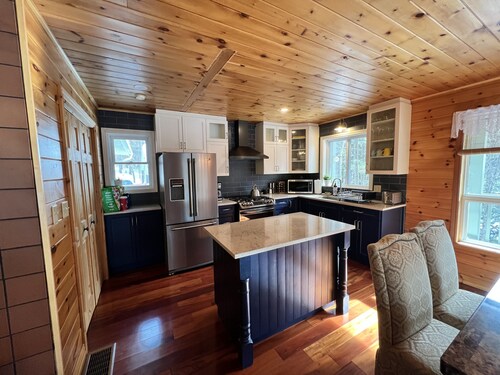 Lake Cottage/North Frontenac/All Season Getaway!