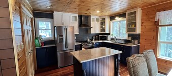 Lake Cottage/North Frontenac/All Season Getaway!