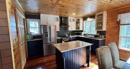 Lake Cottage/North Frontenac/All Season Getaway!