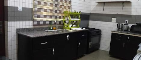 Cookware/dishes/utensils
