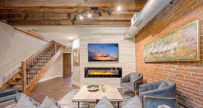 Downtown Galena Luxury Penthouse w/ Parking