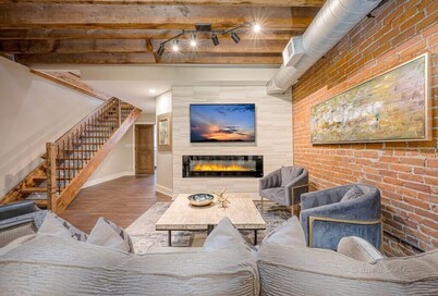 Downtown Galena Luxury Penthouse w/ Parking