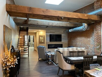 Downtown Galena Luxury Penthouse w/ Parking