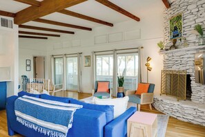 TV, lareira, escritórios